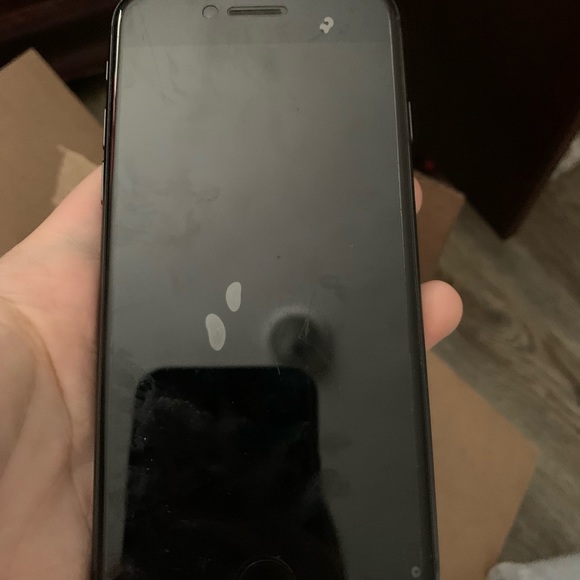 iPhone 8 - Picture 1 of 2